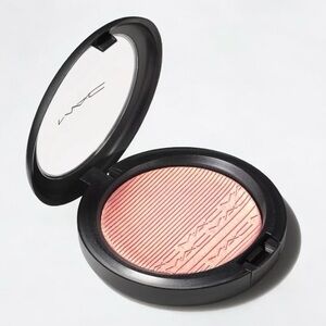 MAC Extra-Dimension Skinfinish Highlighter – Beaming Blush